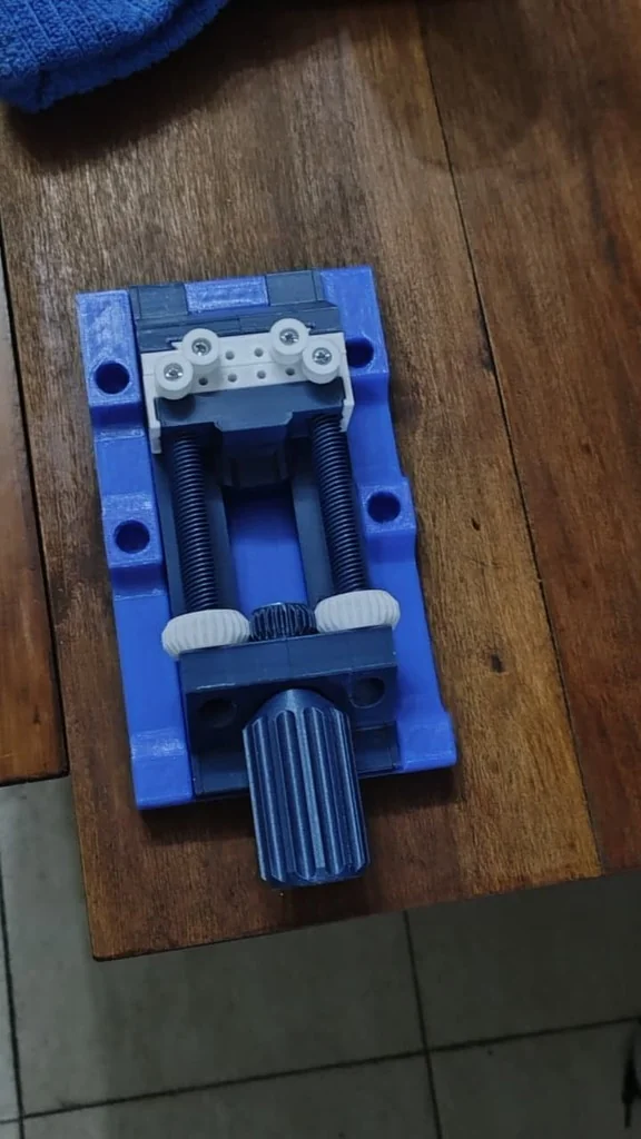 Модель: Держатель для машинного тисков с помощью