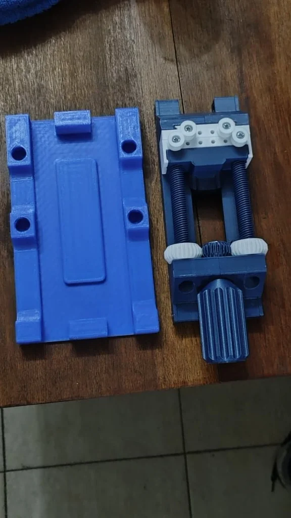 Модель: Держатель для машинного тисков с помощью