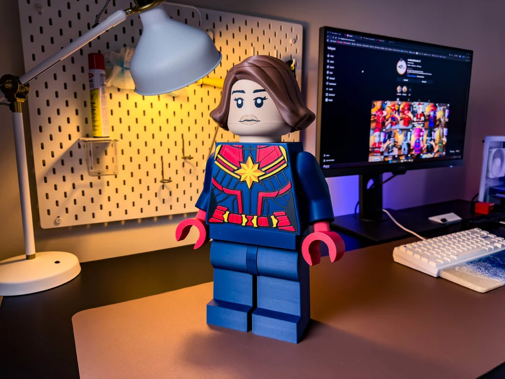 Бесплатная Модульная Фигура Капитана Марвел