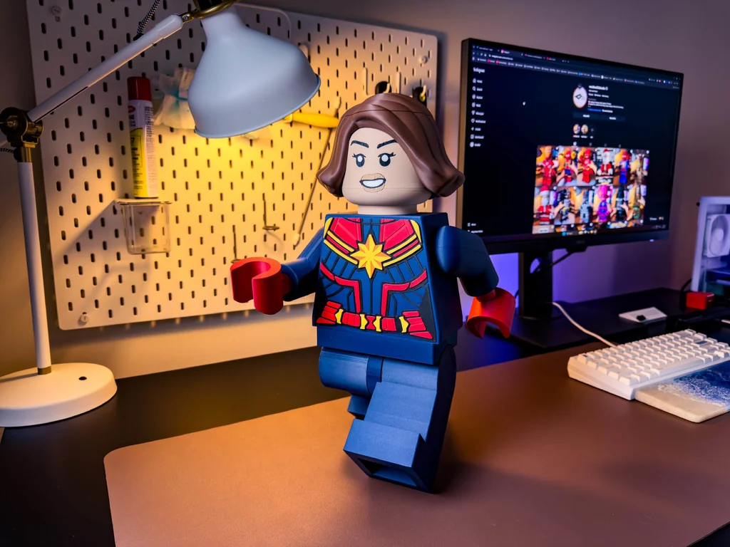 Бесплатная Модульная Фигура Капитана Марвел