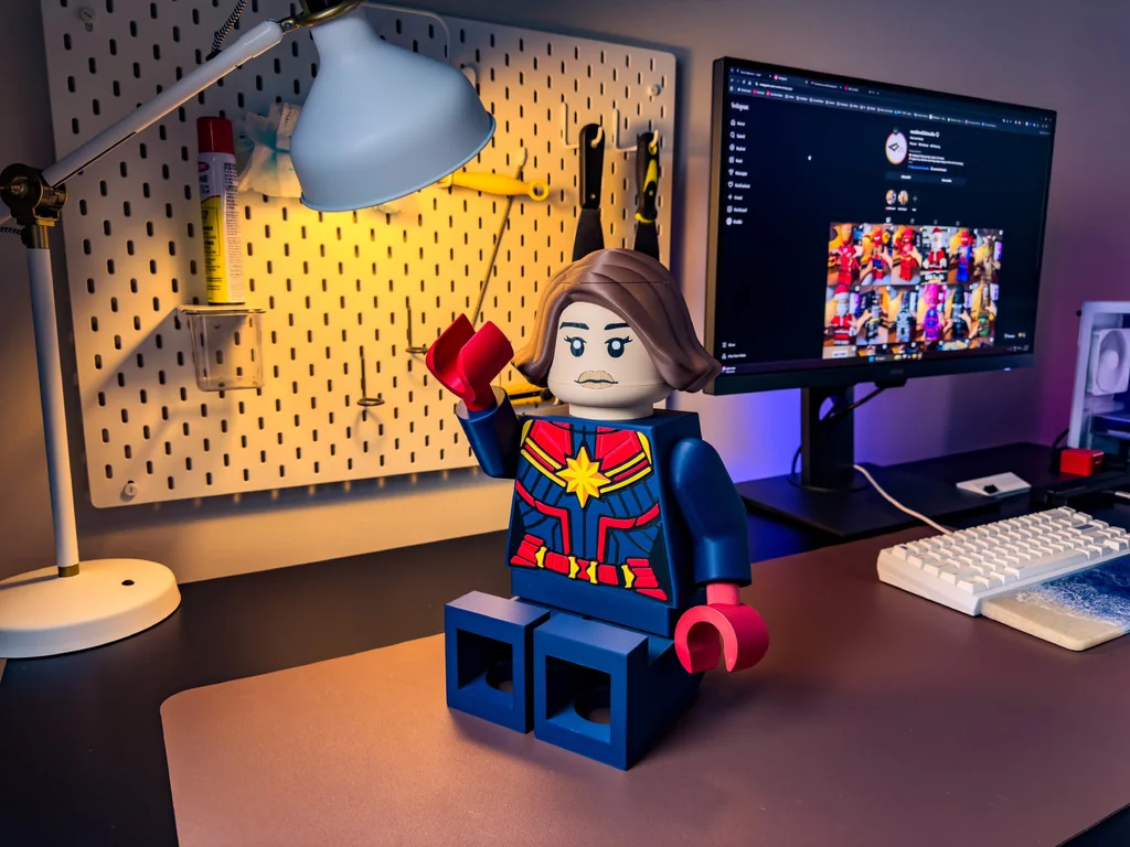 Бесплатная Модульная Фигура Капитана Марвел