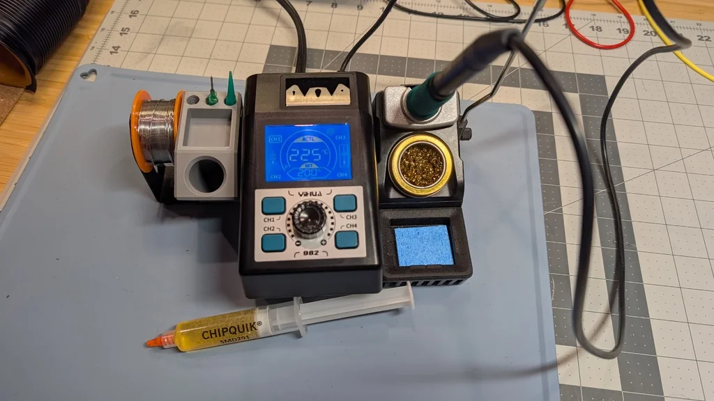 Держатель для шприца с флюсом Yihua 982