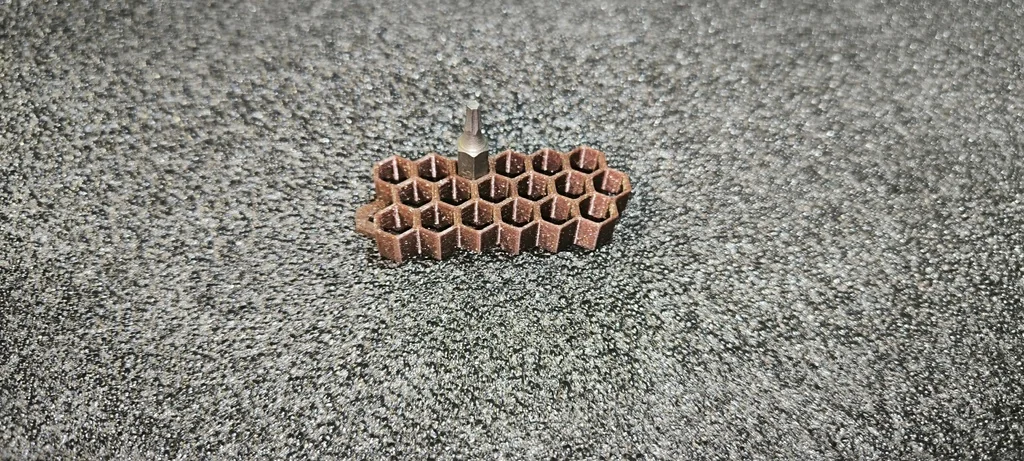 Держатель бит для стены в виде шестиугольника