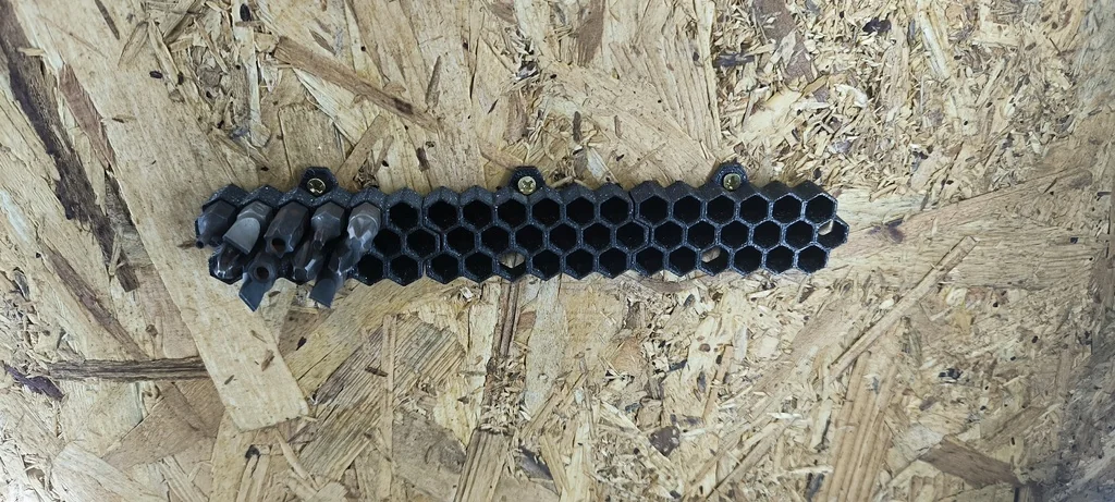 Держатель бит для стены в виде шестиугольника