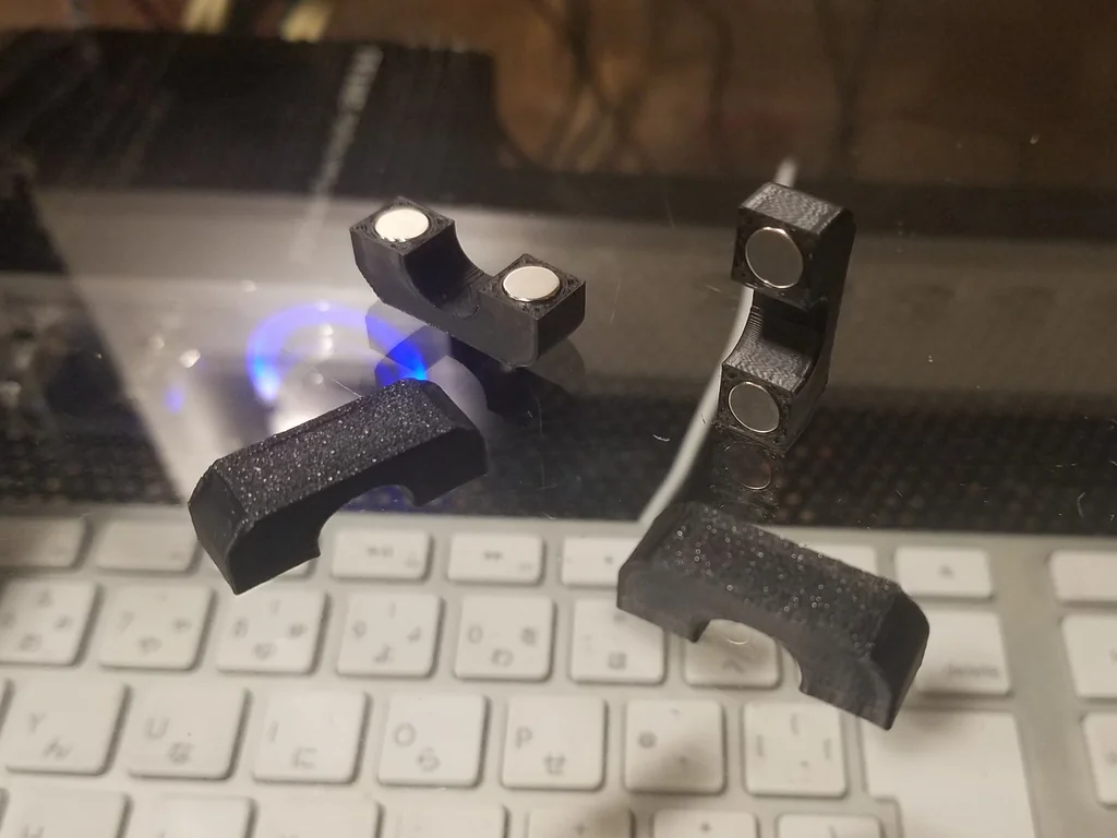 Магнитный держатель для кабеля