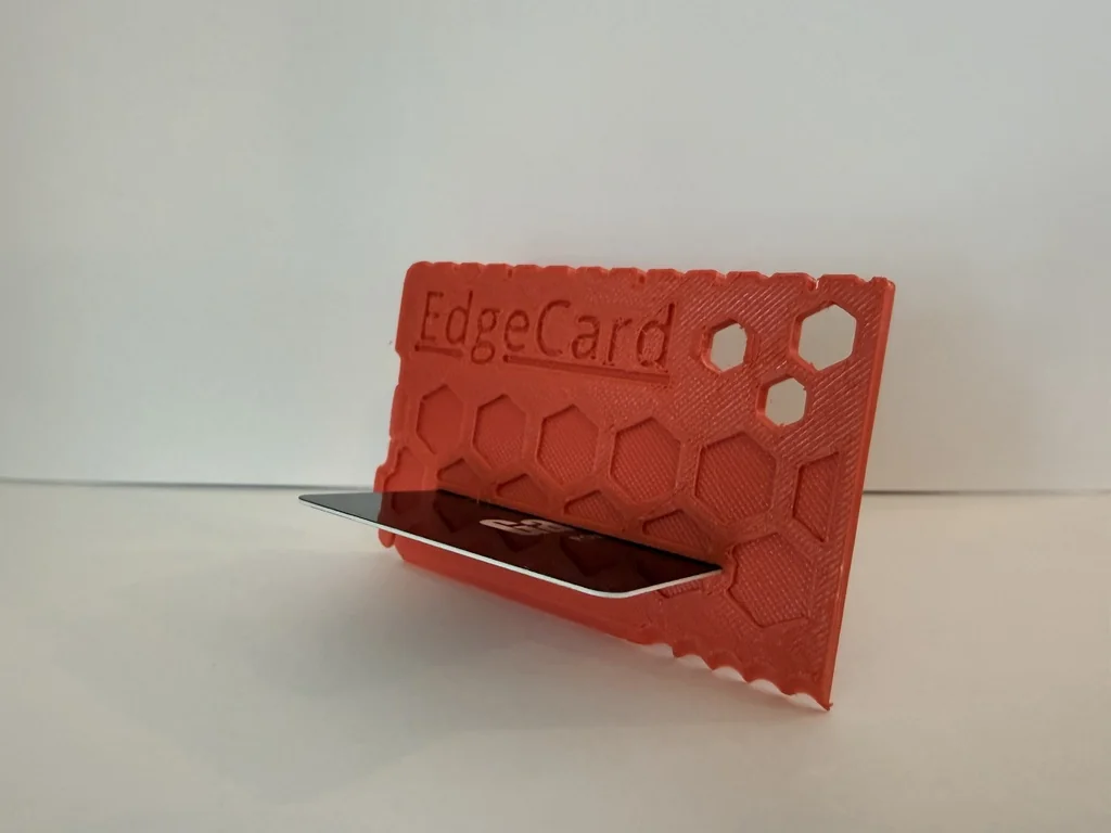 EdgeCard - Многофункциональный инструмент в формате кредитной карты