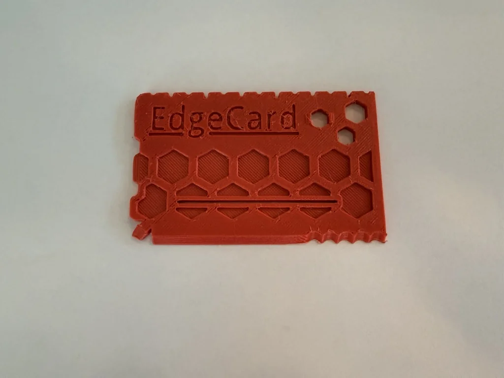 EdgeCard - Многофункциональный инструмент в формате кредитной карты