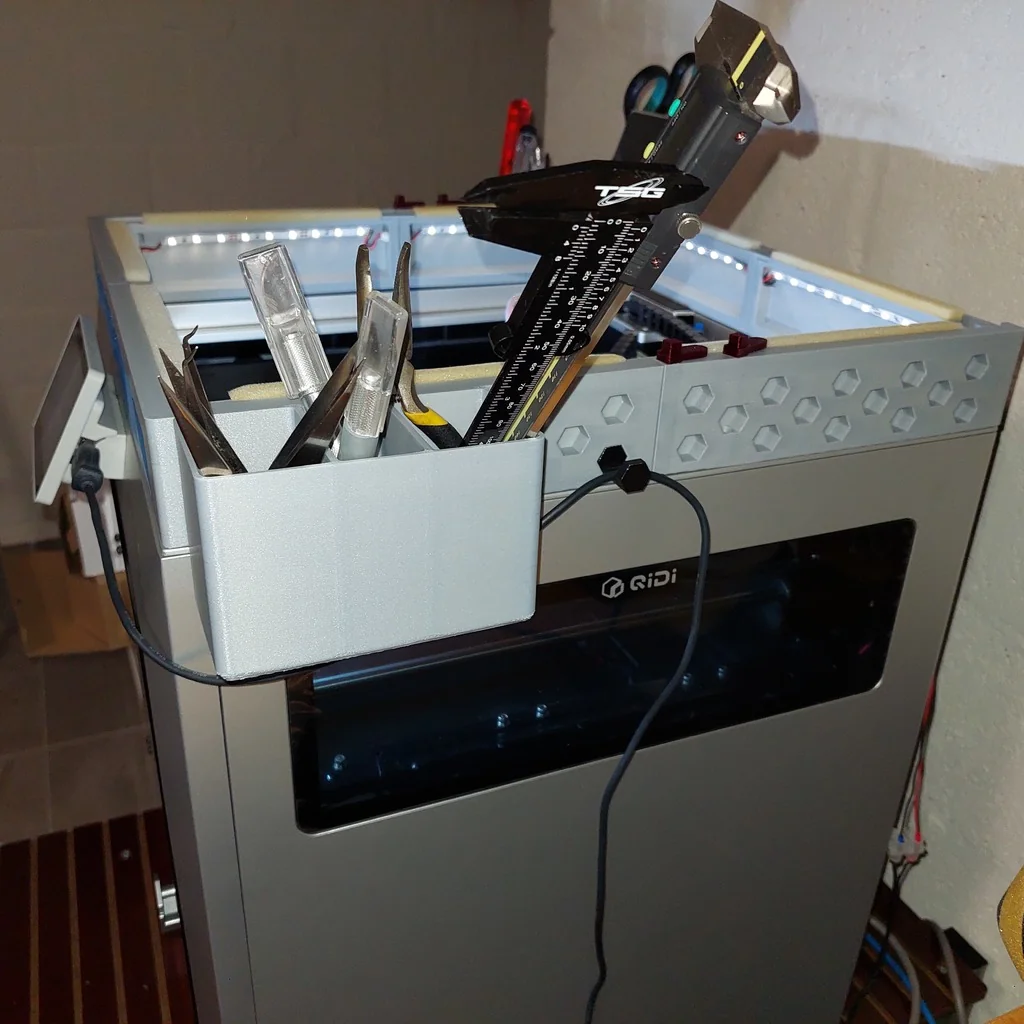 QIDI Q2 riser - LED освещение и инструменты