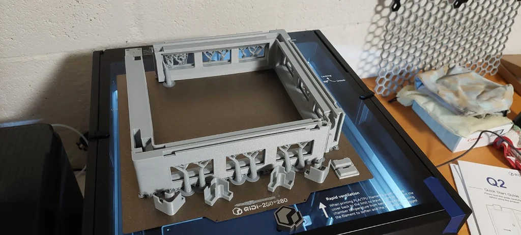 QIDI Q2 riser - LED освещение и инструменты