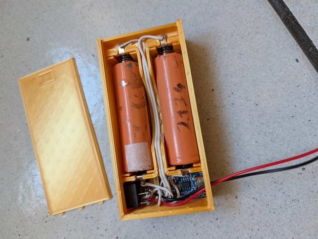 Бокс для преобразования источника питания с литиевыми ячейками 18650