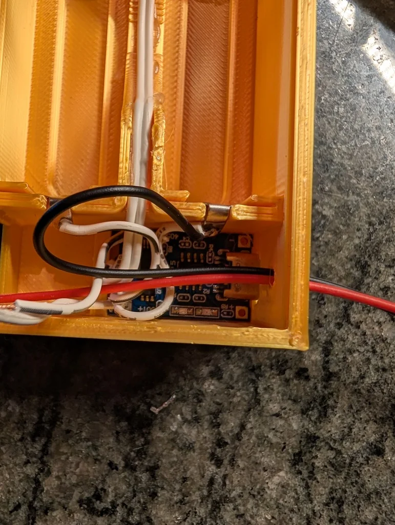 Бокс для преобразования источника питания с литиевыми ячейками 18650