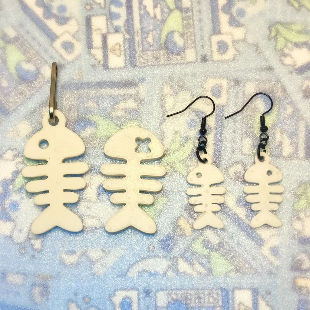 Модель ключницы, серег и значка в форме рыбьего скелета