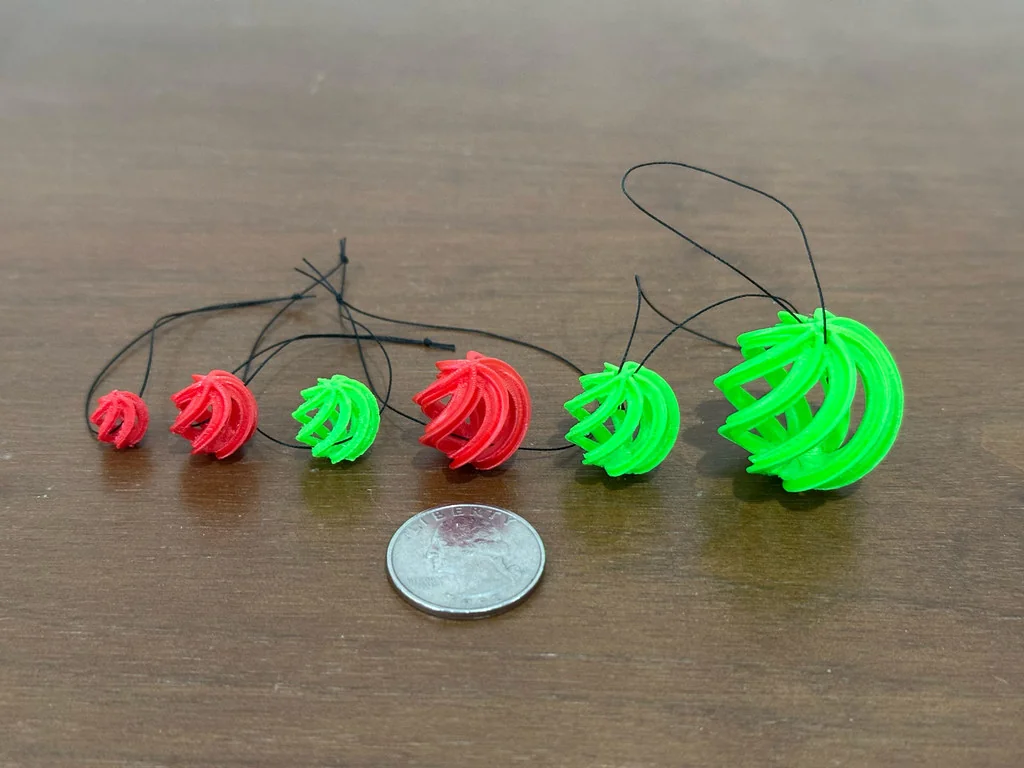 Миниатюрные рождественские шары 2025