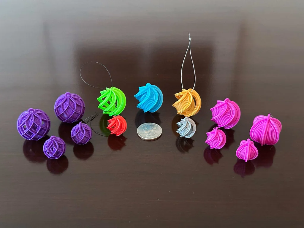 Миниатюрные рождественские шары 2025