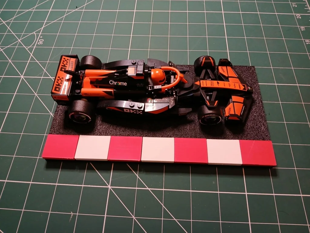 Подставка для автомобилей Lego F1