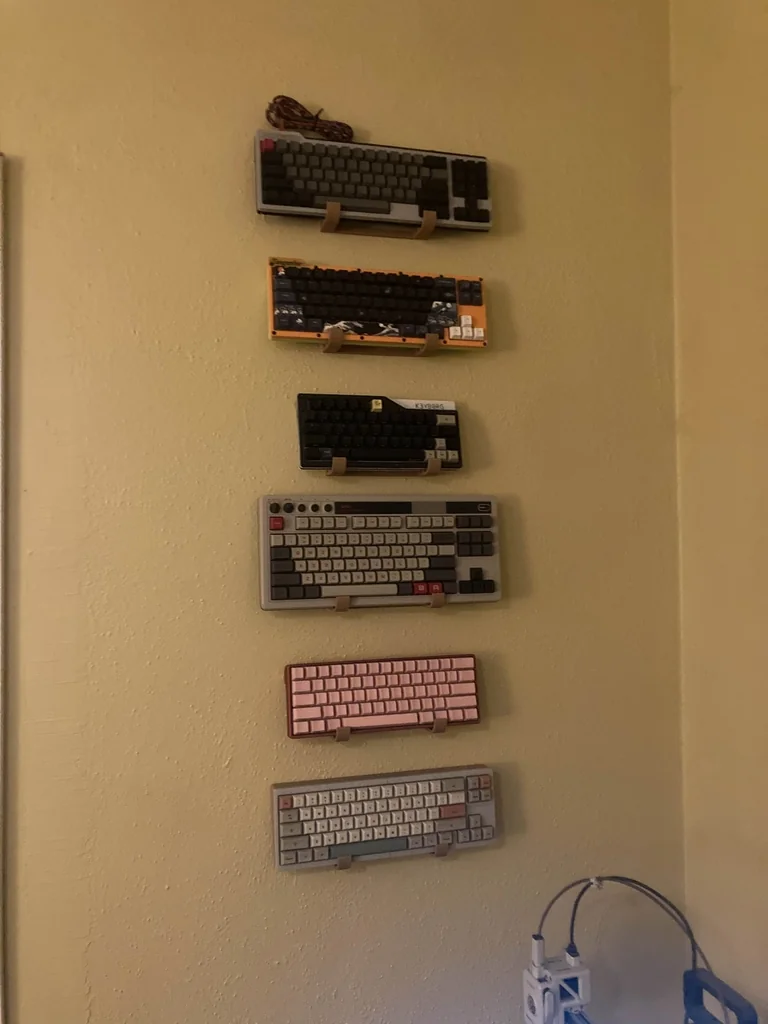 Настенный держатель для клавиатуры