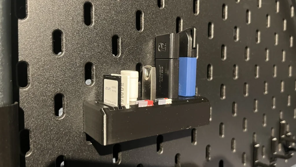 Держатель для USB и карт памяти Skådis