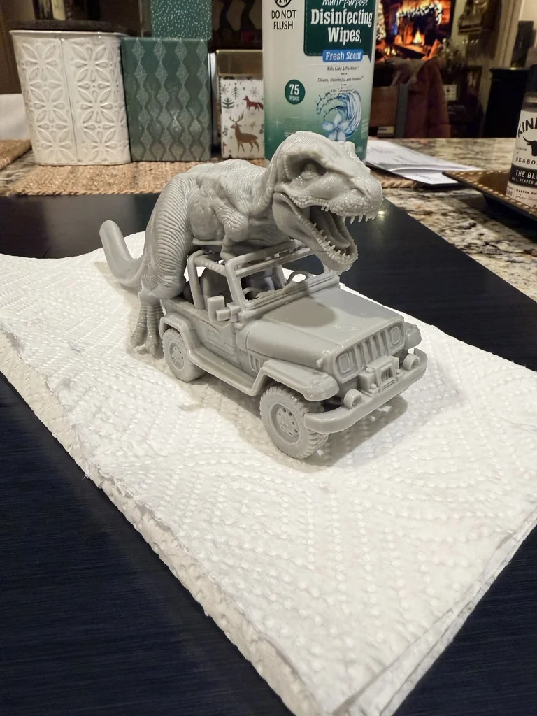 Модель Jeep и Тираннозавр Рекс