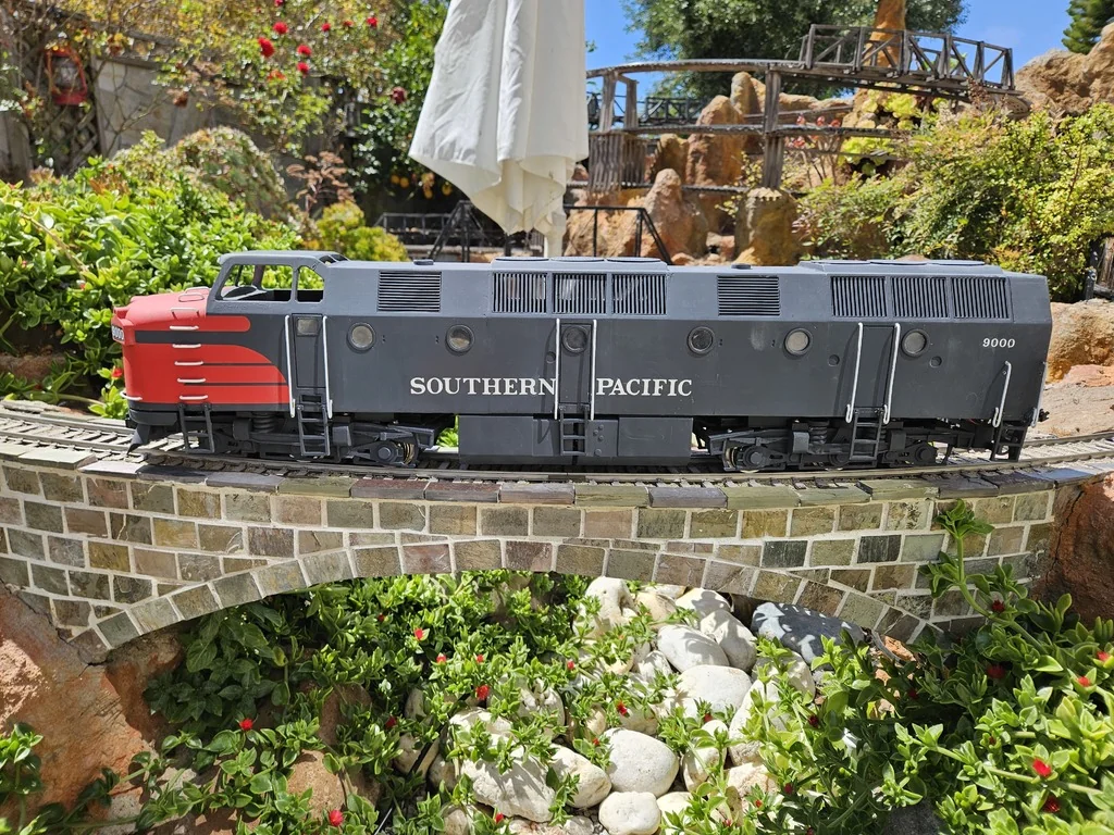 Модель локомотива Krauss-Maffei ML 4000 в масштабе 1:29