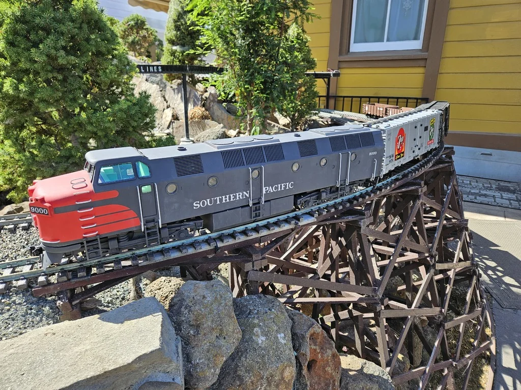 Модель локомотива Krauss-Maffei ML 4000 в масштабе 1:29