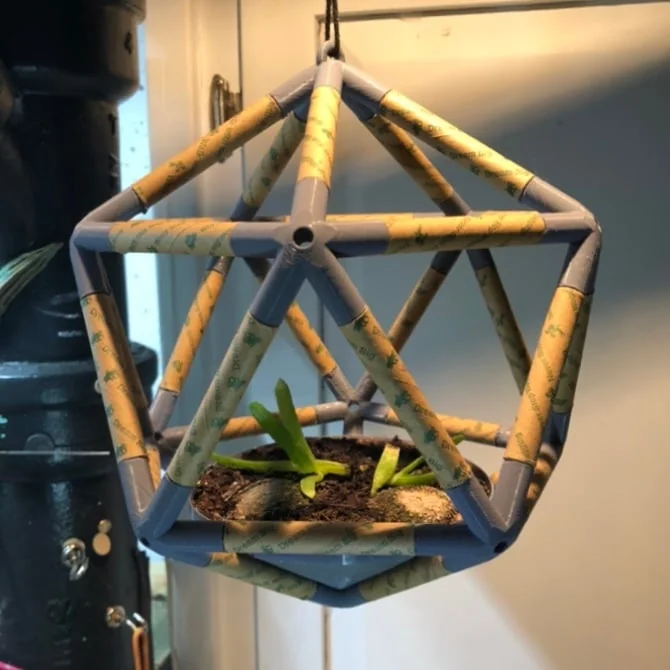 Геометрический висячий горшок