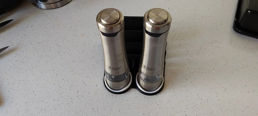 Подставка для разделочных досок с солонкой и перечницей