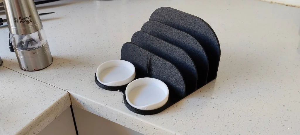 Подставка для разделочных досок с солонкой и перечницей