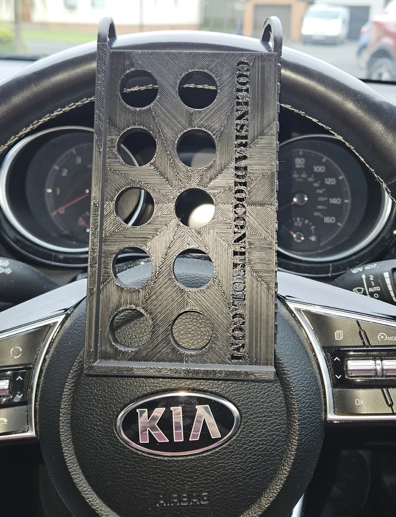 Простой держатель для телефона на руле