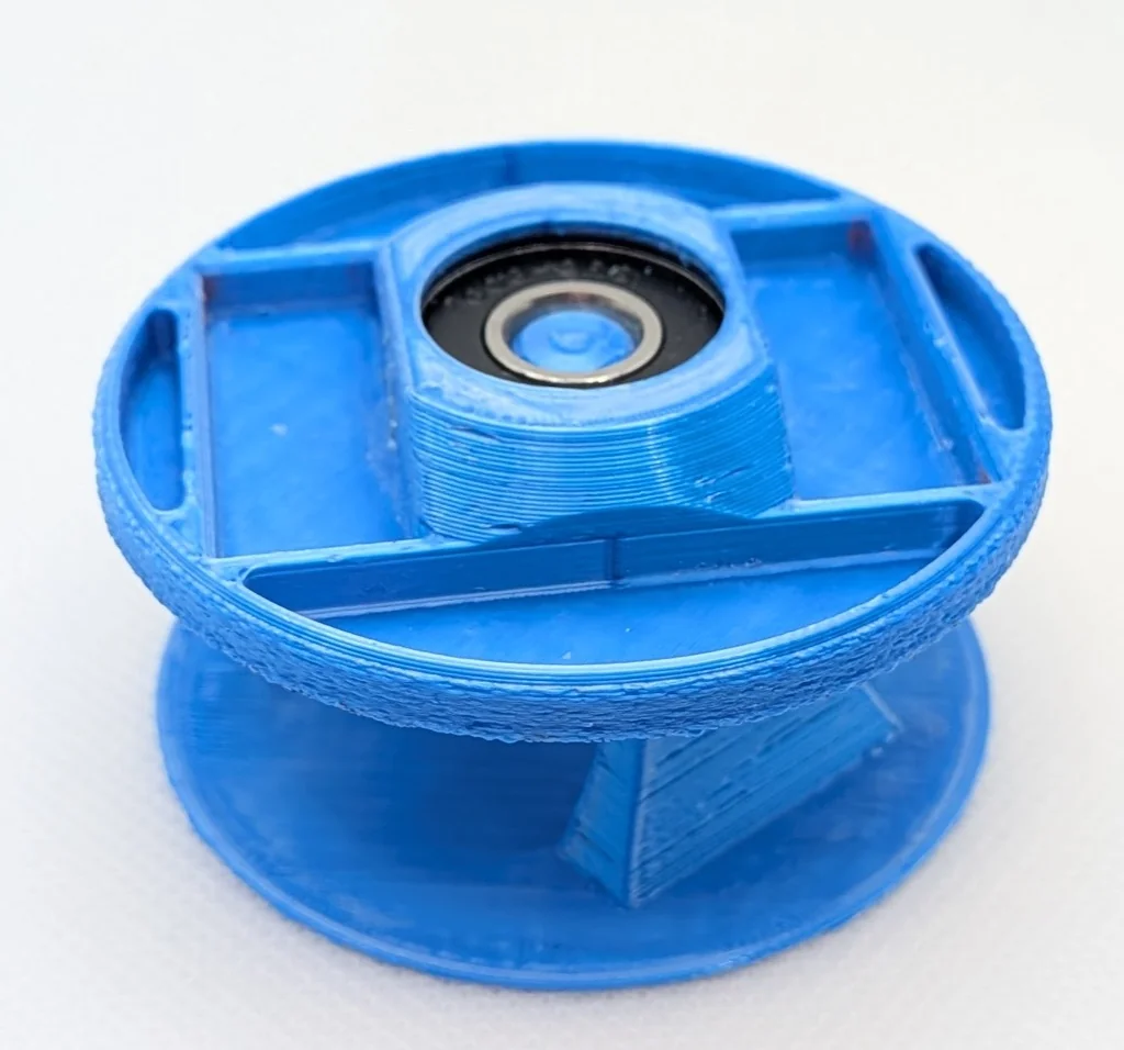 Инструмент для магнитного лака с подшипником скейтборда