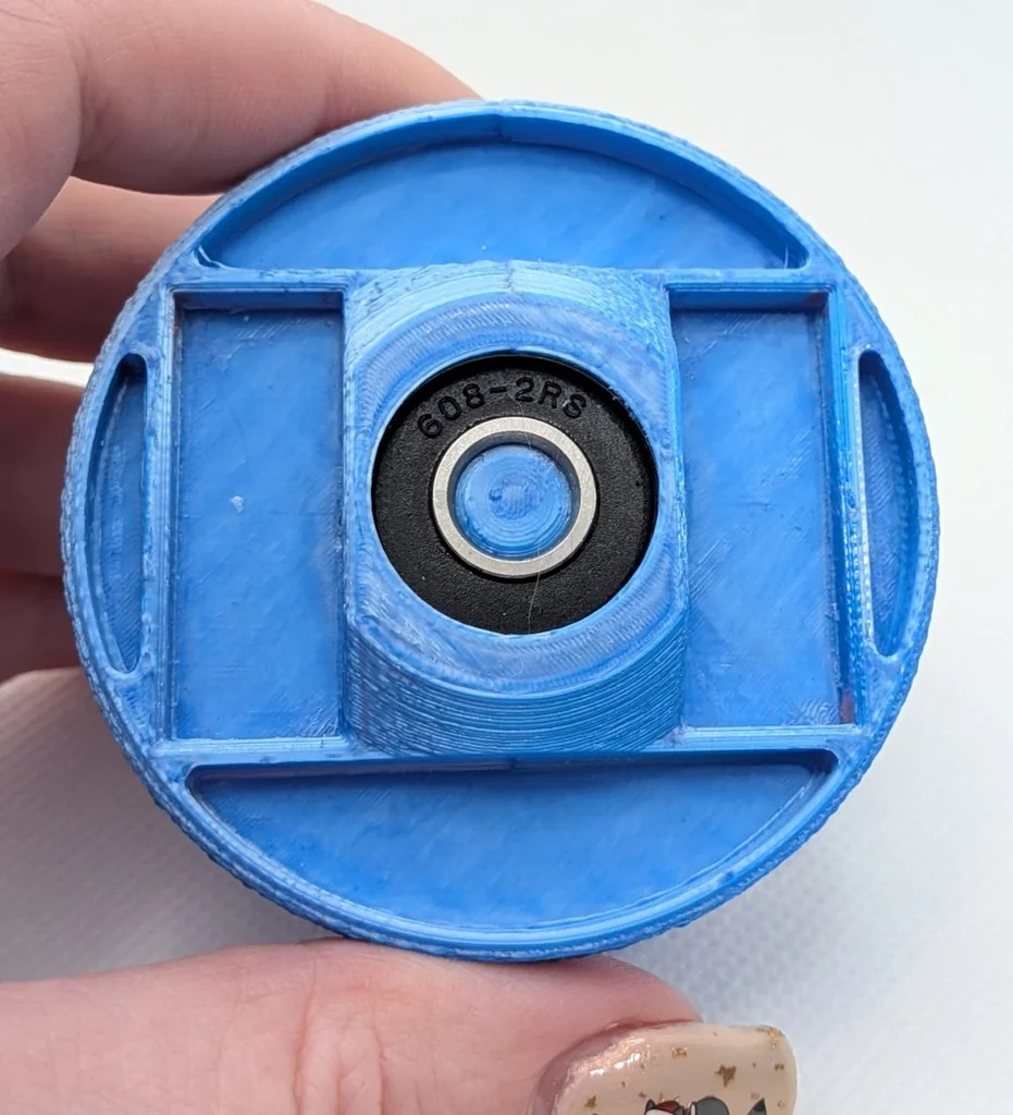 Инструмент для магнитного лака с подшипником скейтборда