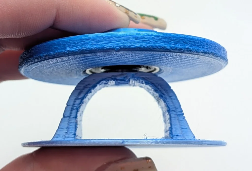 Инструмент для магнитного лака с подшипником скейтборда