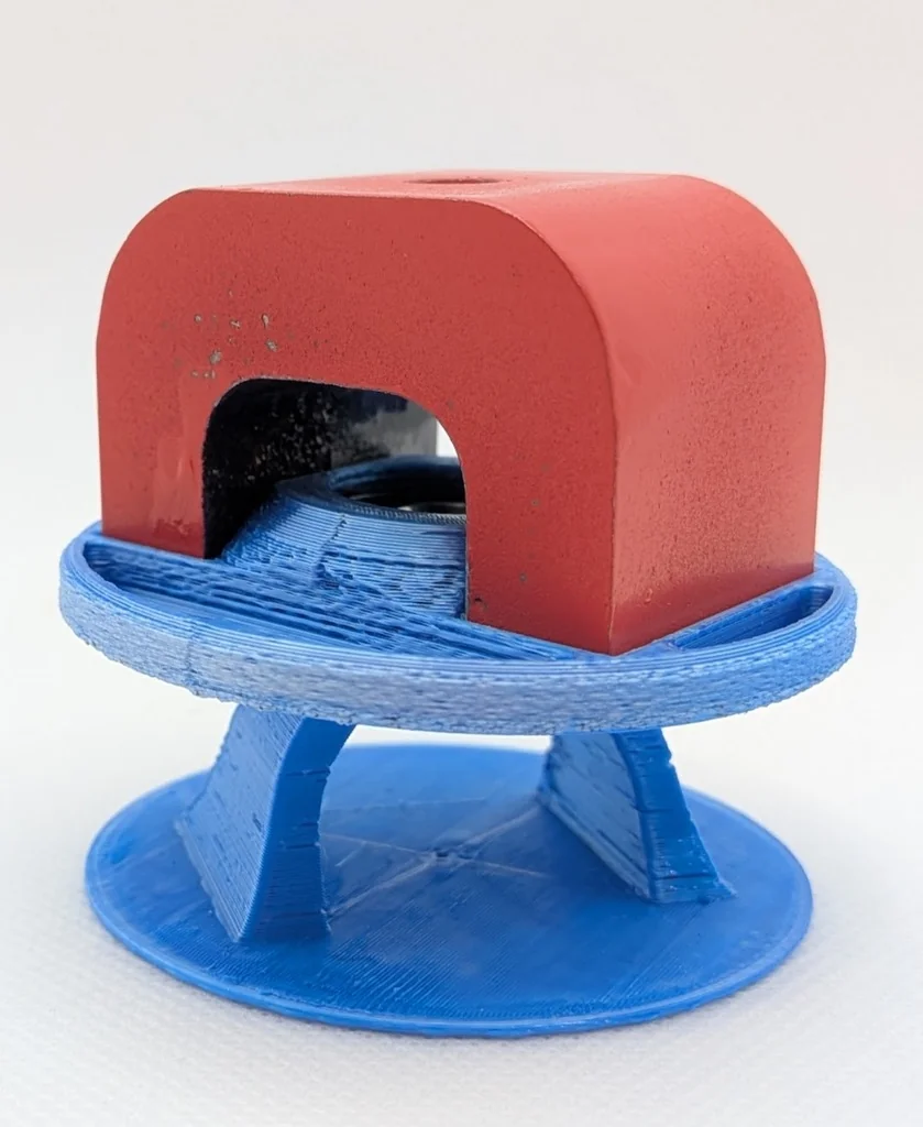 Инструмент для магнитного лака с подшипником скейтборда