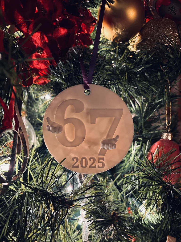 Орнамент 67 для 2025 года