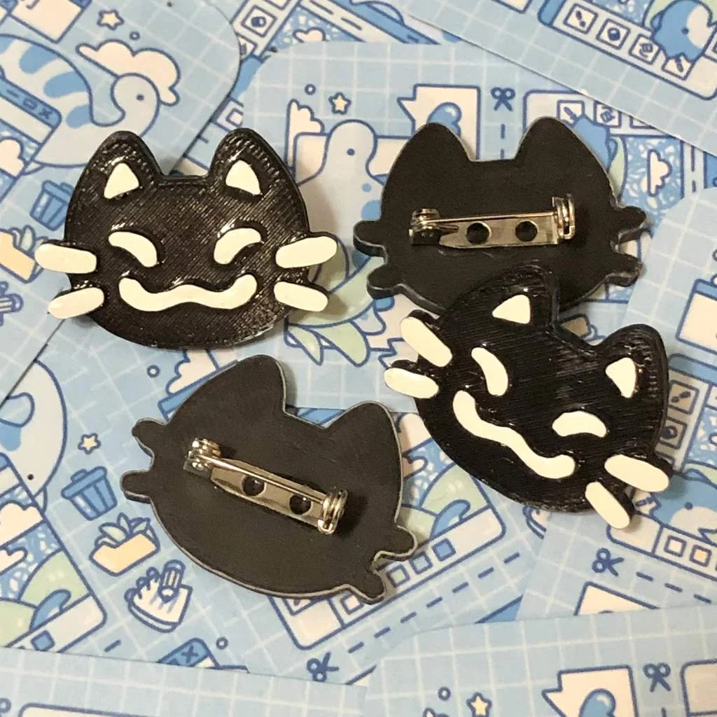 Серьги и булавки в форме котиков