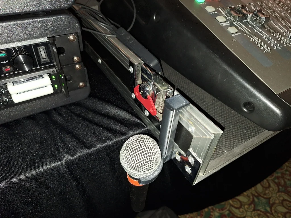 Клипса для Talkback микрофона Behringer X32