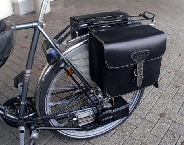 Универсальная система крепления сумок для багажников