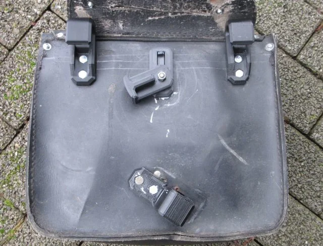 Универсальная система крепления сумок для багажников