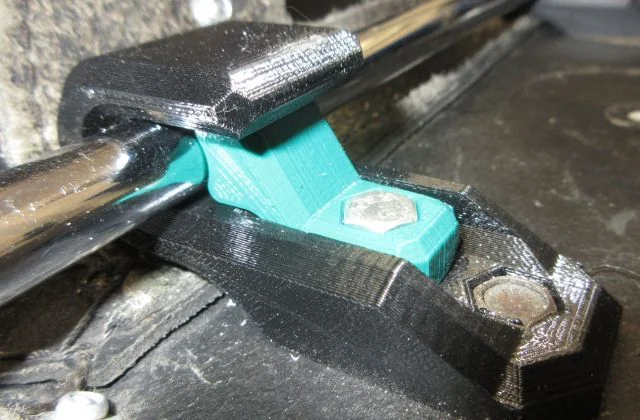 Универсальная система крепления сумок для багажников