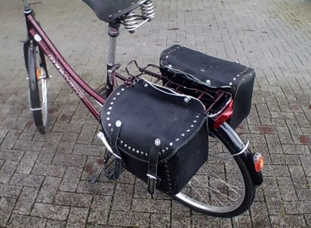 Универсальная система крепления сумок для багажников