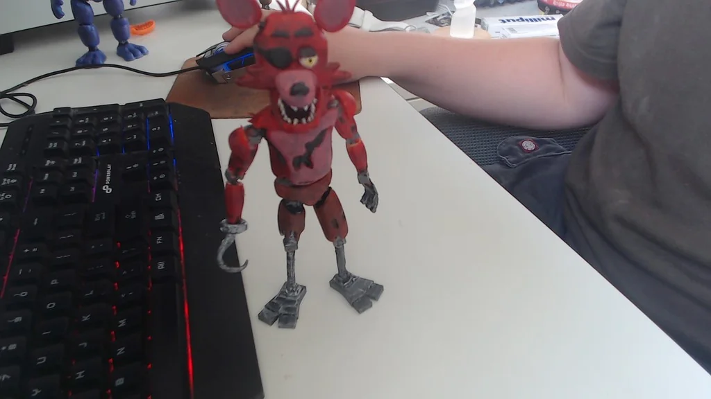 Модель Фокси из FNAF с LEGO суставами