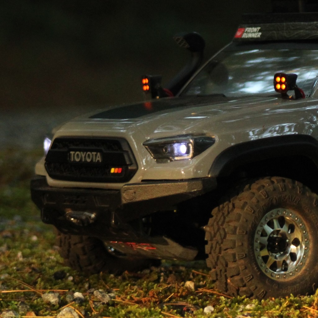 Эмблемы Toyota и TRD для Knight Customs решетки капота на Element RC Enduro Knightrunner