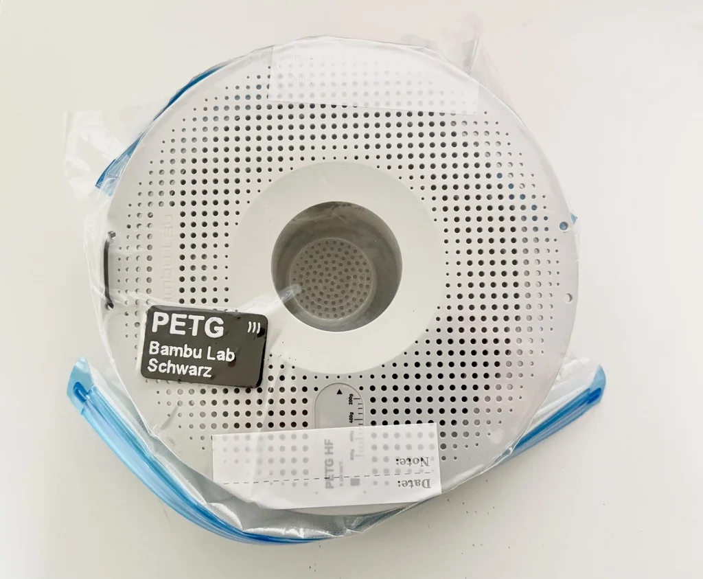 Модель образца и этикетки для филамента