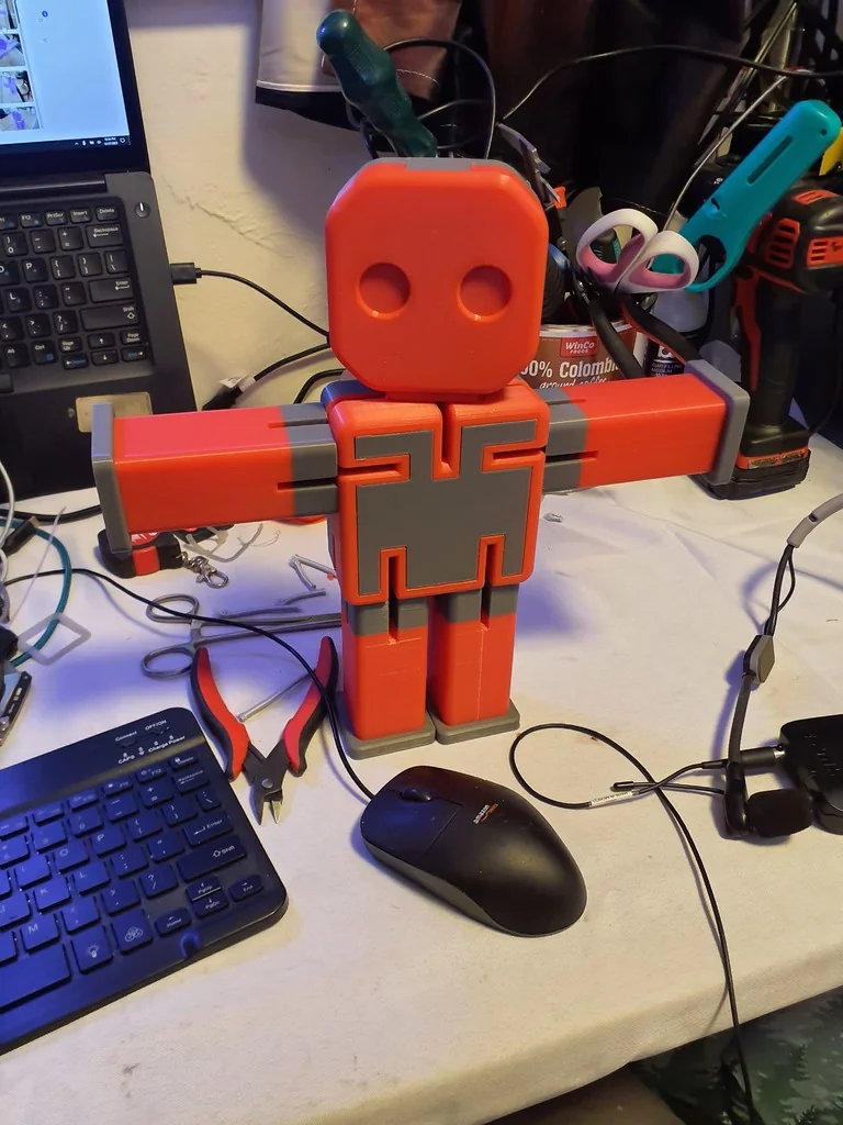 Позиционируемая фигурка с блокирующей головой