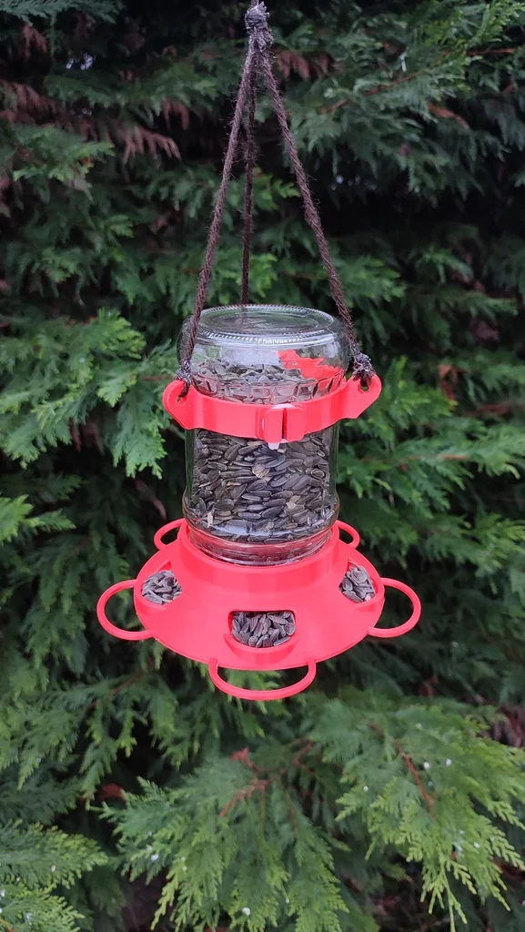 Кормушка для птиц из банки Mason (европейская версия)