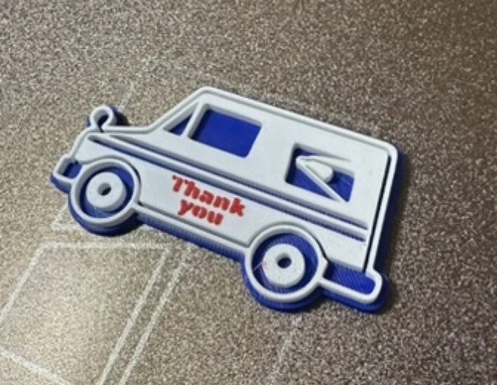 Брелок в виде почтового грузовика