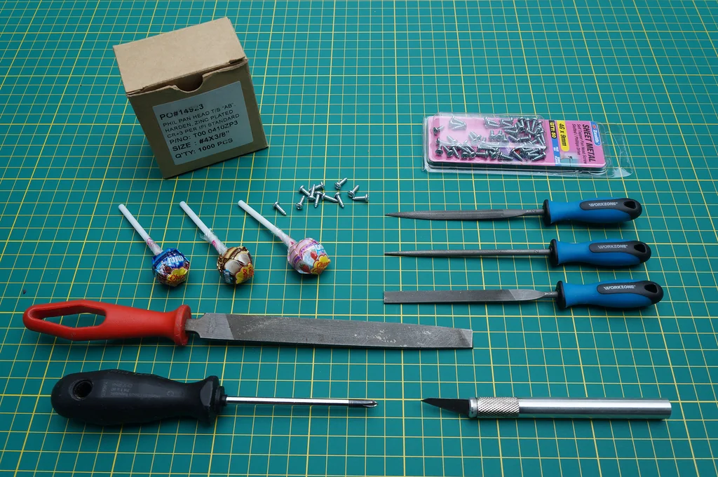 Модель раллийного автомобиля Дакар с моторами-степперами