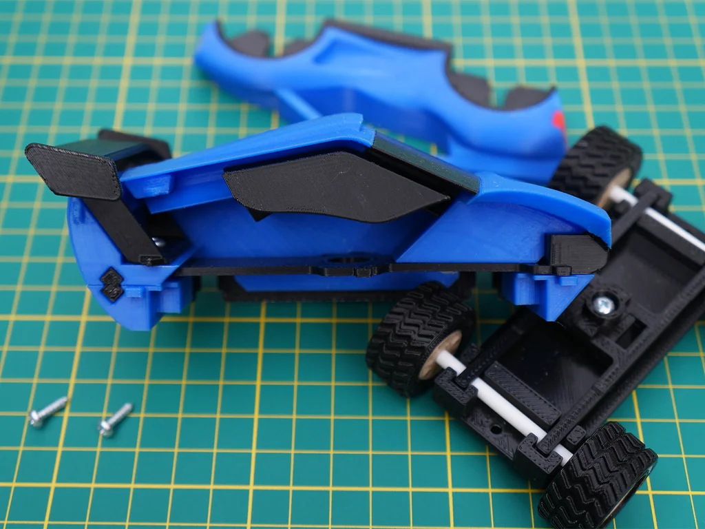 Модель раллийного автомобиля Дакар с моторами-степперами