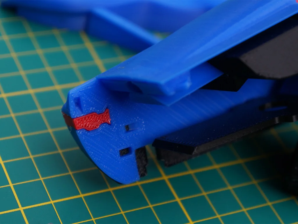 Модель раллийного автомобиля Дакар с моторами-степперами