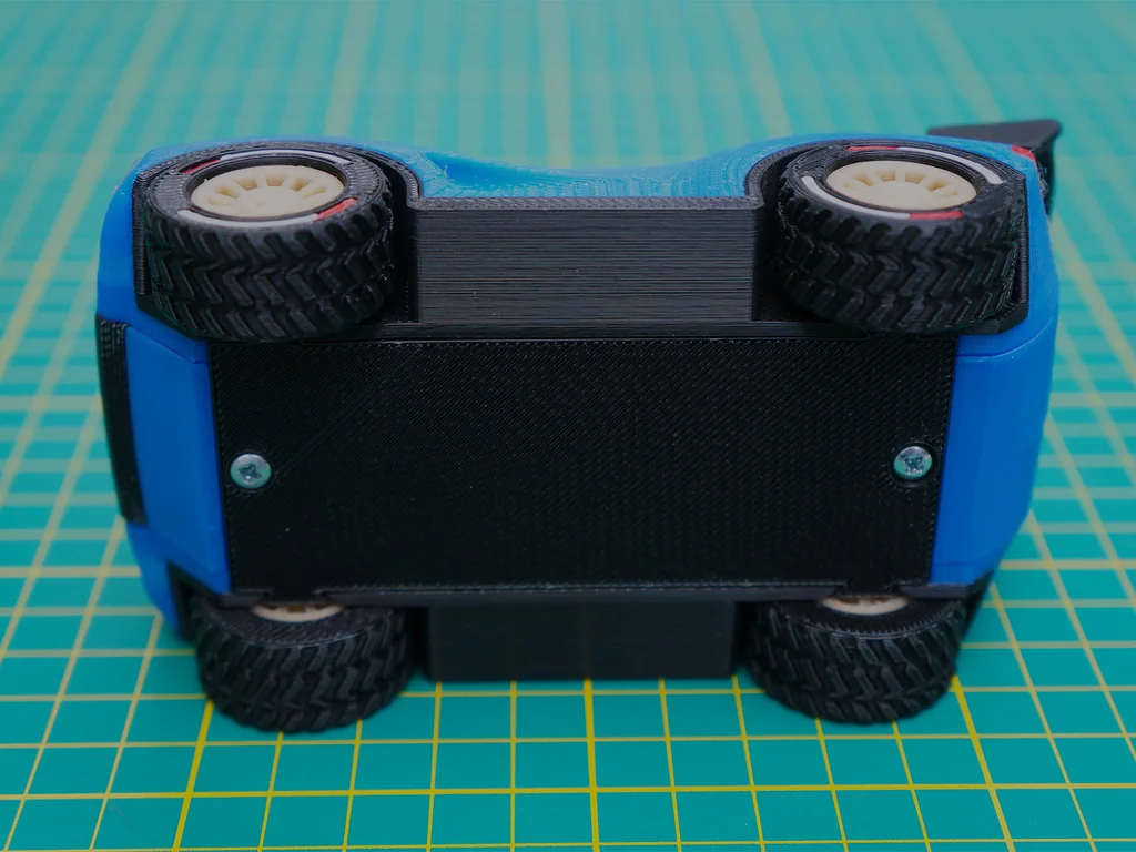 Модель раллийного автомобиля Дакар с моторами-степперами