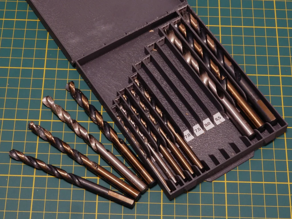 Настраиваемая коробка для сверл с крышкой